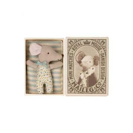 Bébé souris lit boîte d'allumettes bleue