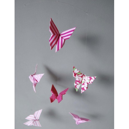 Mobile papillons roses